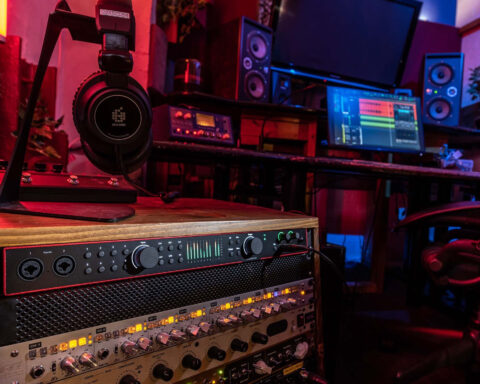 Scopri la recensione della Focusrite Scarlett 18i20 4th Gen: convertitori RedNet, funzioni Auto Gain, routing avanzato e nuovo Air mode. L'interfaccia perfetta per il tuo studio